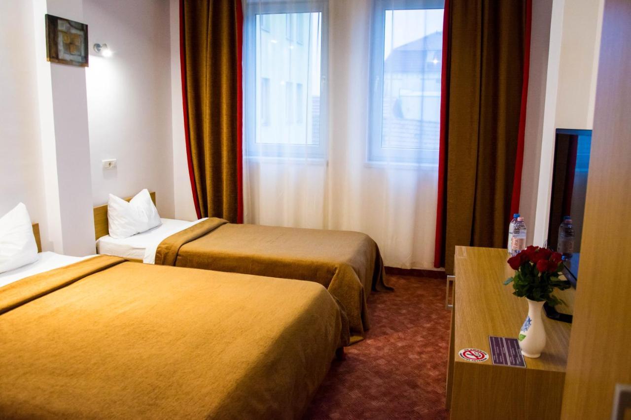 Hotel Riga อาราด ภายนอก รูปภาพ