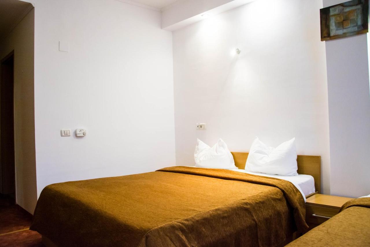 Hotel Riga อาราด ภายนอก รูปภาพ